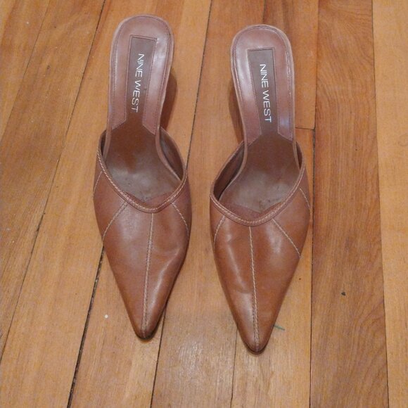 Nine west tan mules white stitching - Picture 6 of 6